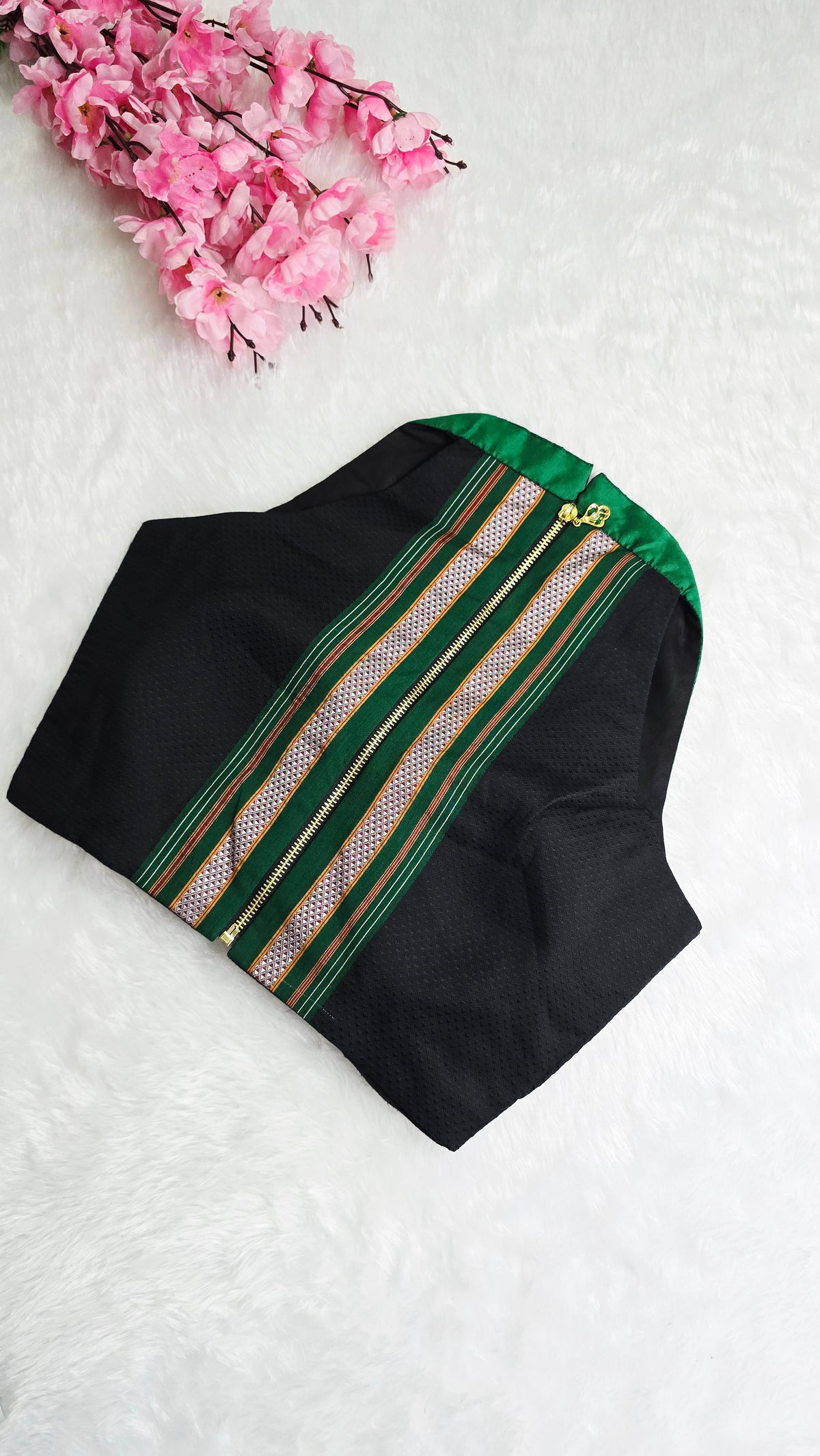 Halterneck Black Plain Green Front Border